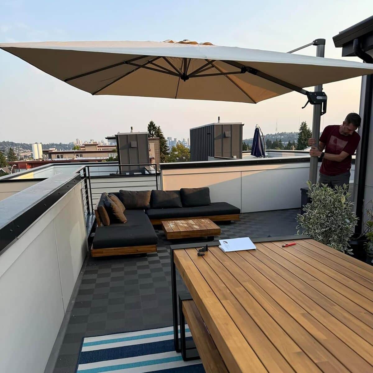 Test du parasol déporté PURPLE LEAF 2, 5 x 2, 5 m : élégance et protection