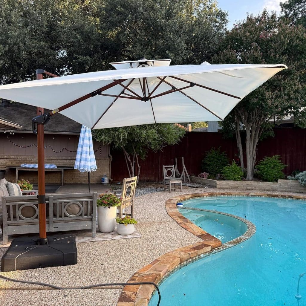 Test du parasol déporté PURPLE LEAF : performance et élégance au jardin