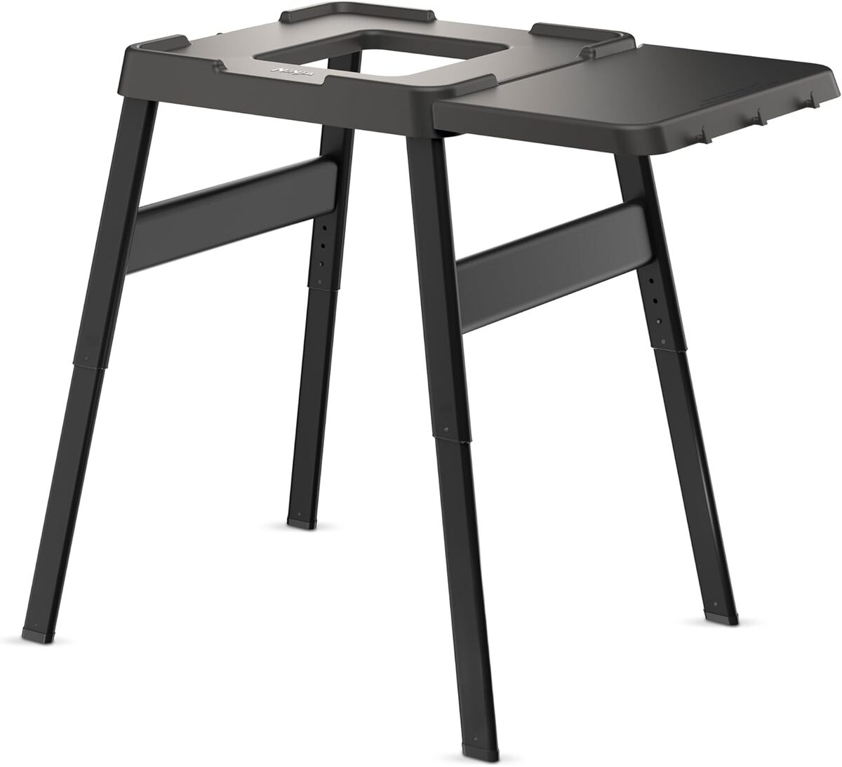 Test de la table d'appoint réglable Ninja Woodfire 4718J800EUUK : support solide et polyvalent pour extérieur