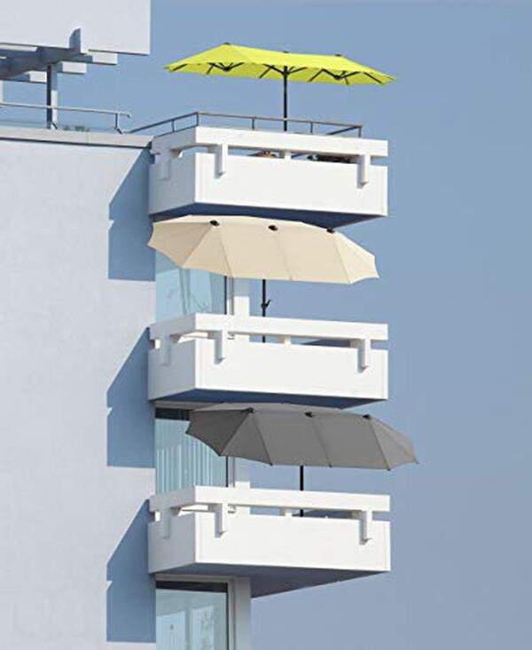 Découvrez le charme du parasol Schneider Salerno 746-15. Alliant design moderne et efficacité, ce parasol rectangulaire anthracite s'intègre parfaitement à votre jardin.