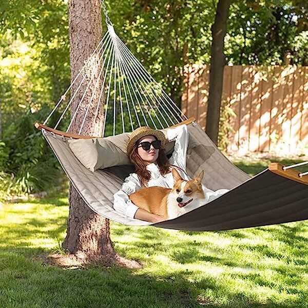 Découvrez notre test complet du hamac double Bathonly : confort supérieur et design élégant en amande blanche. Parfait pour vos moments de détente en extérieur.