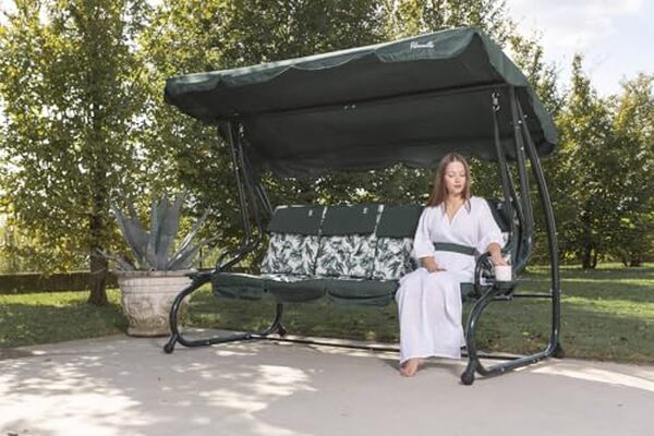 Découvrez notre test détaillé de la balancelle Mizar : confort, inclinaison et capacité d'accueil idéales pour 4 personnes. Profitez de l'été en toute sérénité  !