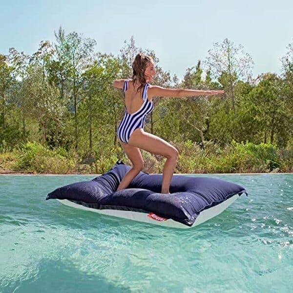 Découvrez notre analyse du pouf flottant Fatboy original floatzac : avis, caractéristiques et expérience utilisateur pour un confort optimal sur l'eau