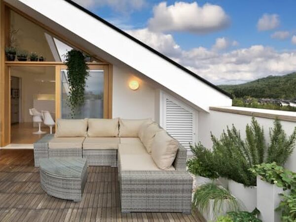 Découvrez notre avis détaillé sur le salon de jardin Milo 5 places en résine tressée gris : qualité, design, confort et durabilité à la loupe.